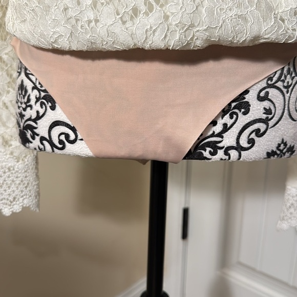 Strut & Love Lace Bodysuit NWT - Picture 6 of 6